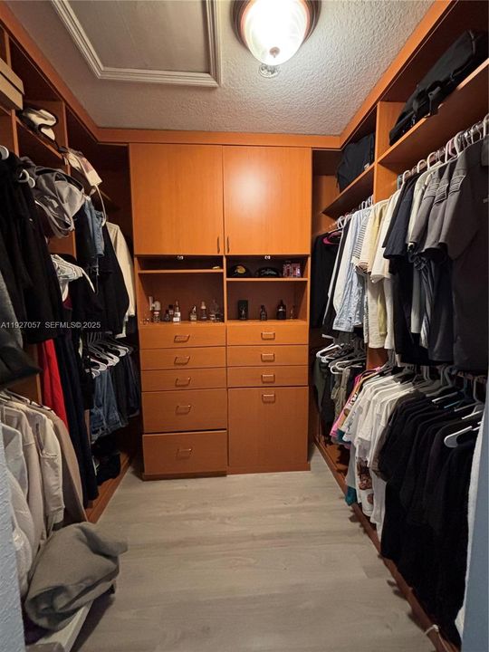 出租: $4,700 (4 贝兹, 2 浴室, 2293 平方英尺)