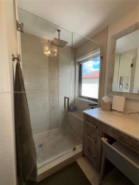 出租: $4,700 (4 贝兹, 2 浴室, 2293 平方英尺)