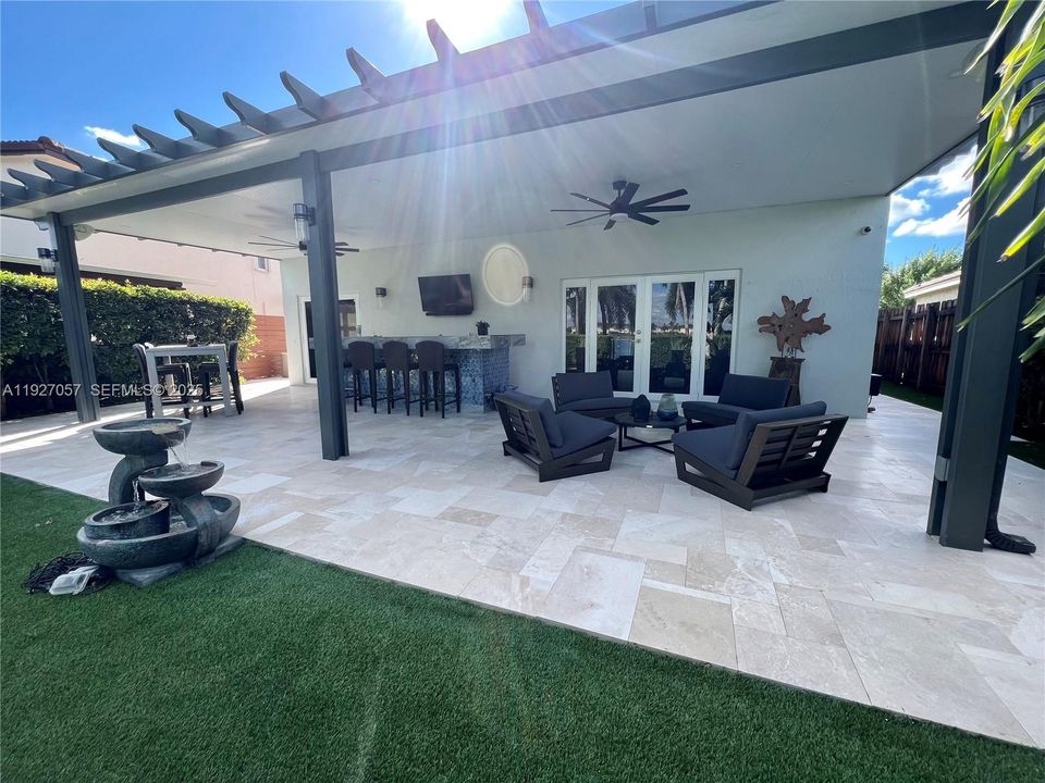 Activo con contrato: $5,000 (4 camas, 3 baños, 2293 Pies cuadrados)