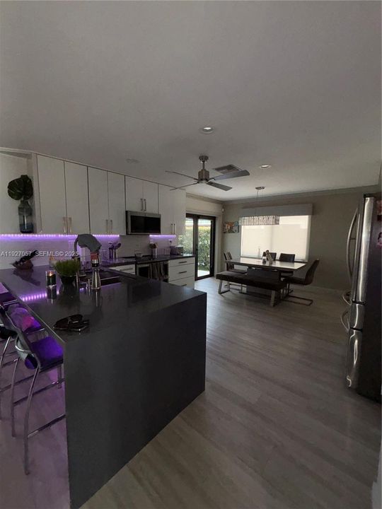 出租: $4,700 (4 贝兹, 2 浴室, 2293 平方英尺)