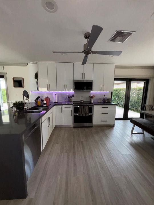 出租: $4,700 (4 贝兹, 2 浴室, 2293 平方英尺)