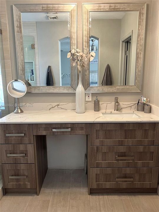 Activo con contrato: $5,000 (4 camas, 3 baños, 2293 Pies cuadrados)