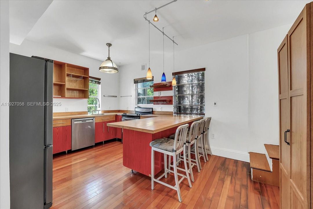 En Venta: $585,000 (2 camas, 1 baños, 1025 Pies cuadrados)