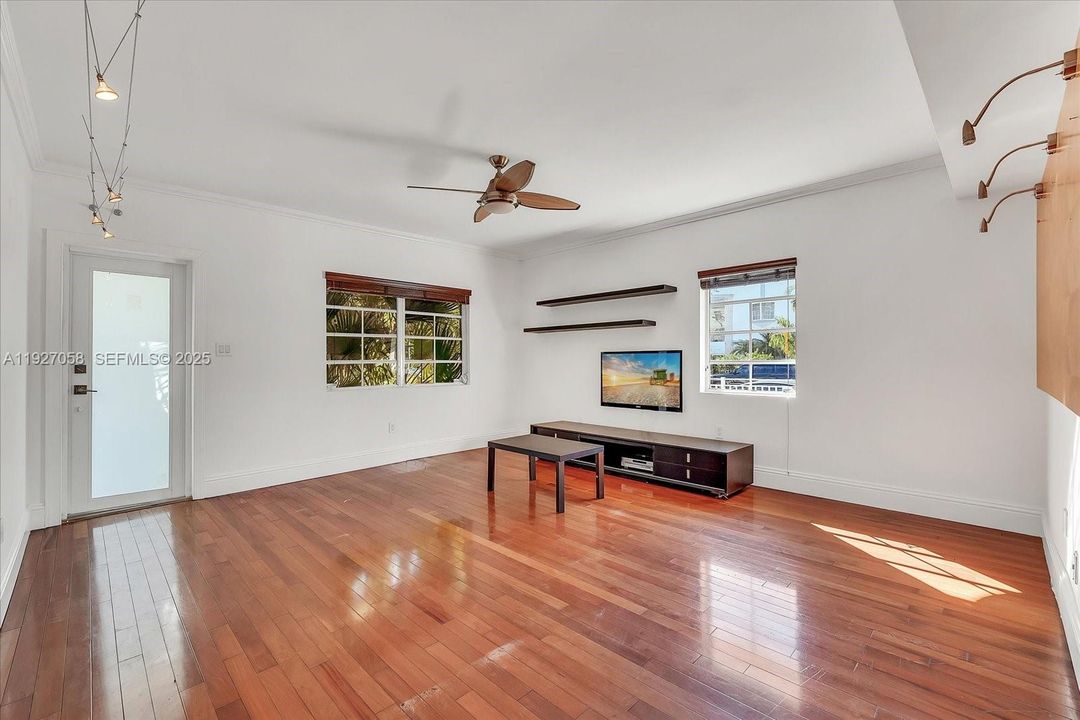 En Venta: $585,000 (2 camas, 1 baños, 1025 Pies cuadrados)