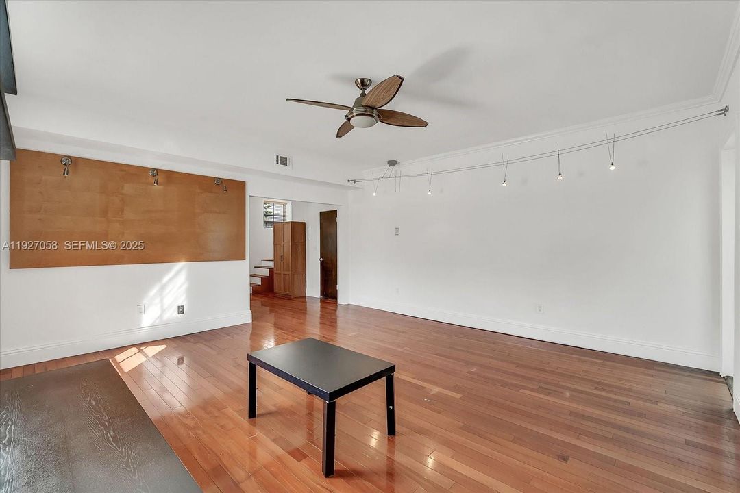 En Venta: $585,000 (2 camas, 1 baños, 1025 Pies cuadrados)