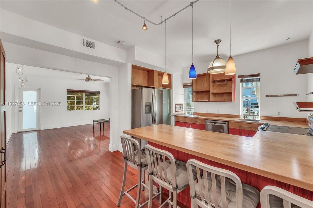 En Venta: $585,000 (2 camas, 1 baños, 1025 Pies cuadrados)