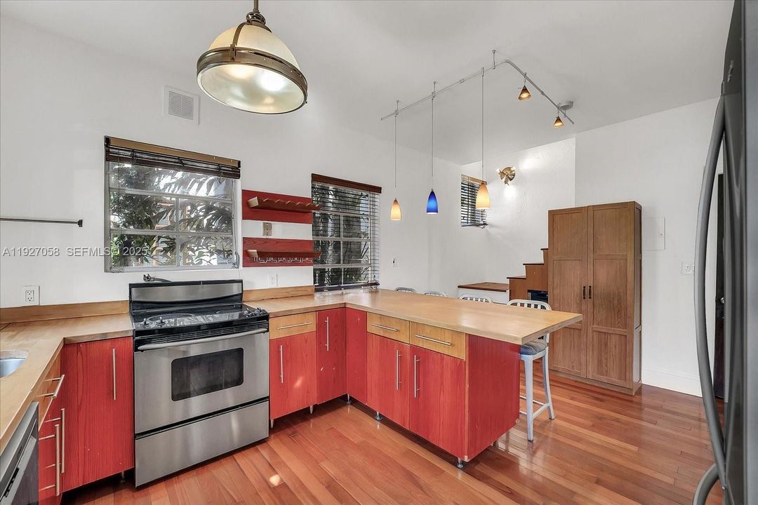 En Venta: $585,000 (2 camas, 1 baños, 1025 Pies cuadrados)