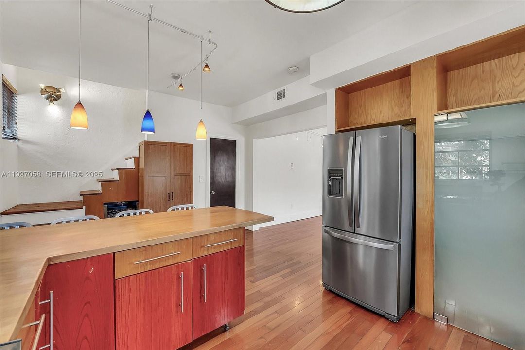 En Venta: $585,000 (2 camas, 1 baños, 1025 Pies cuadrados)