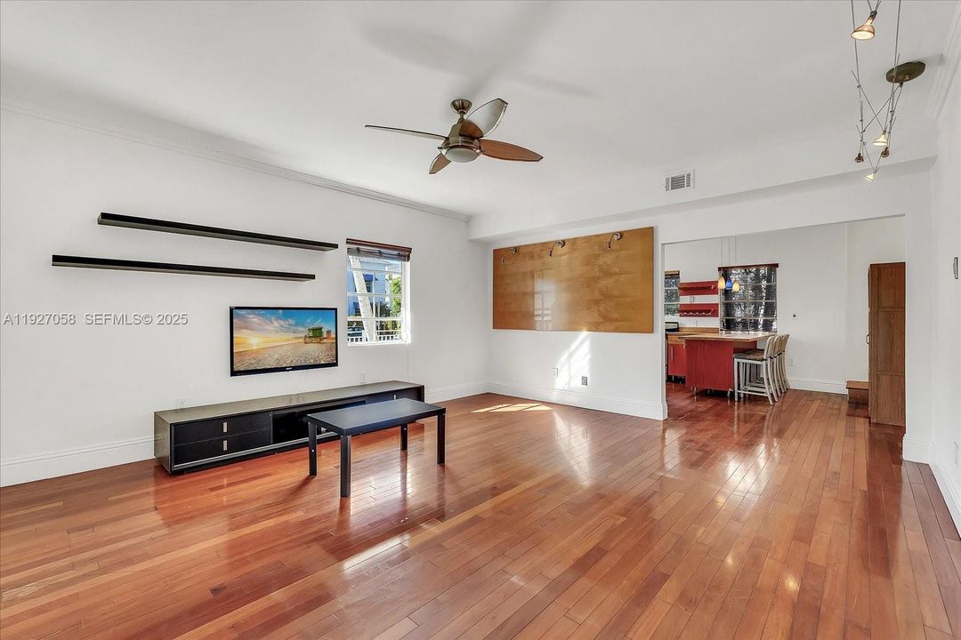 En Venta: $585,000 (2 camas, 1 baños, 1025 Pies cuadrados)