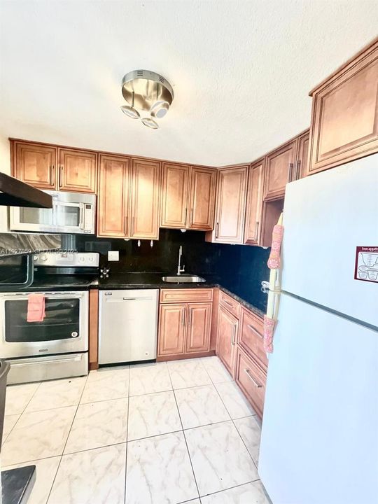 For Sale: $116,000 (2 beds, 2 baths, 990 Square Feet)