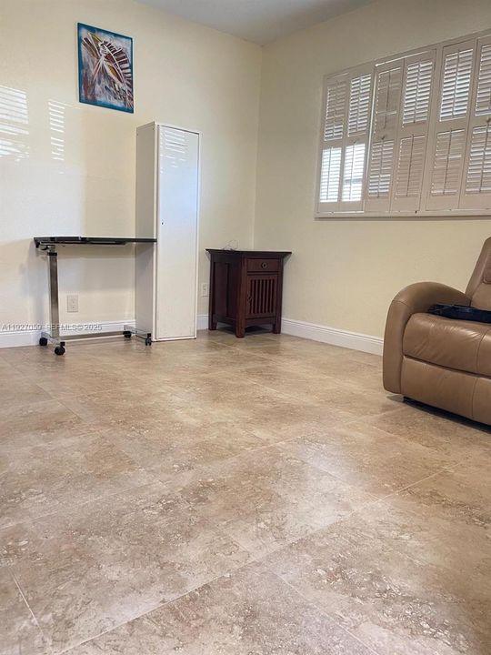 For Sale: $116,000 (2 beds, 2 baths, 990 Square Feet)