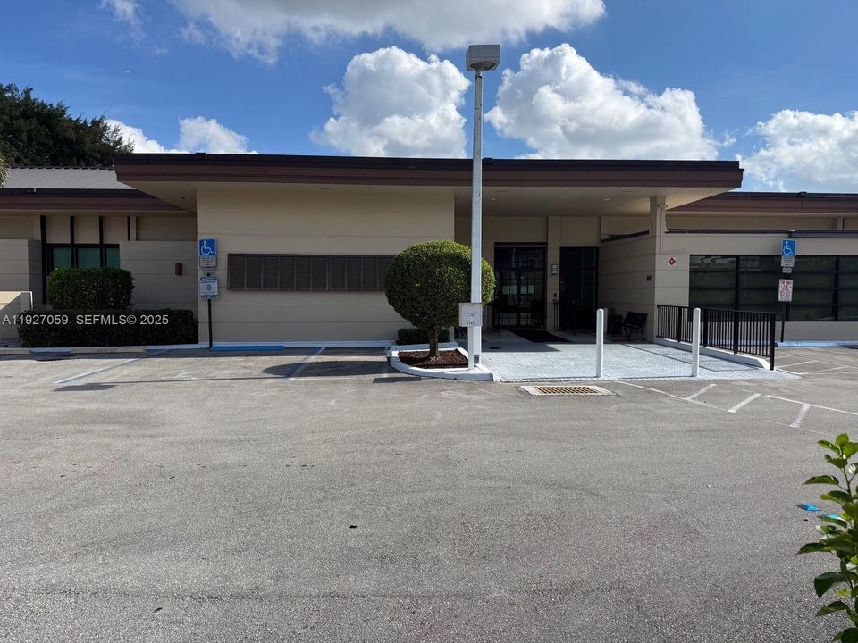 For Sale: $116,000 (2 beds, 2 baths, 990 Square Feet)