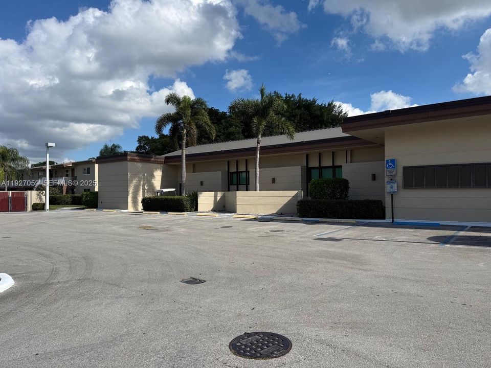 For Sale: $116,000 (2 beds, 2 baths, 990 Square Feet)