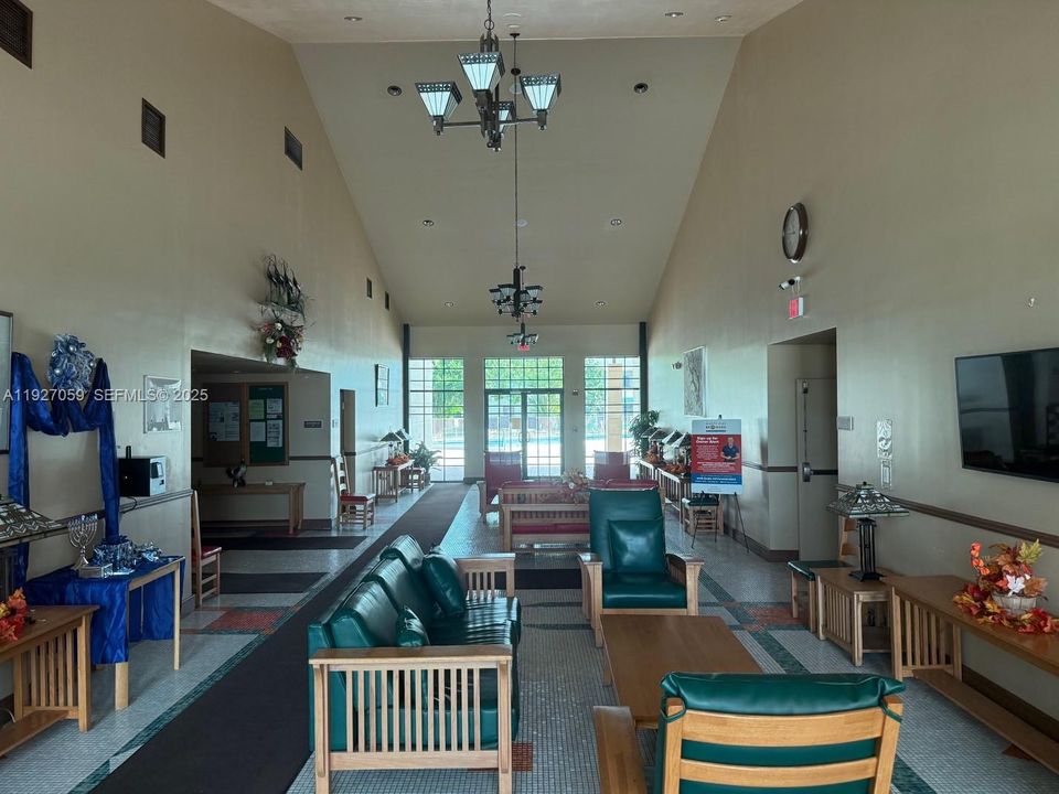 For Sale: $116,000 (2 beds, 2 baths, 990 Square Feet)