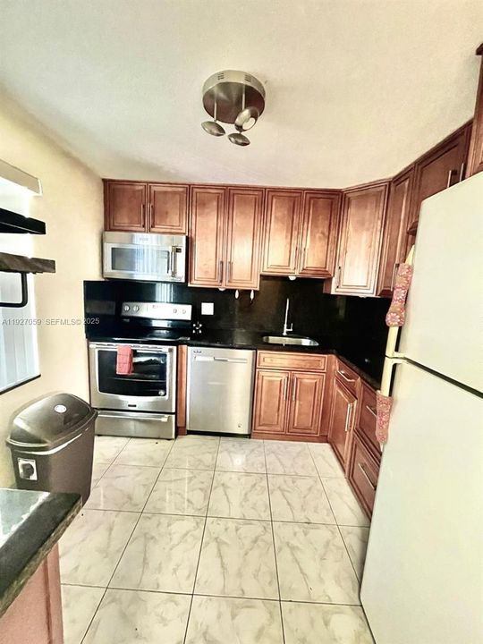 For Sale: $116,000 (2 beds, 2 baths, 990 Square Feet)