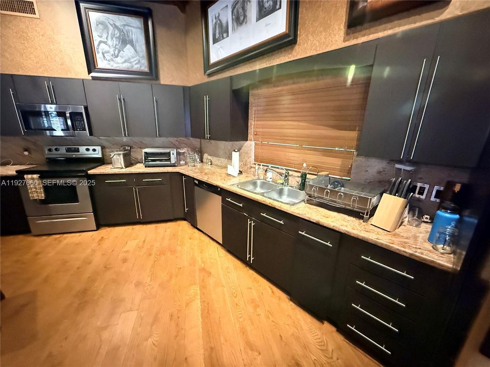 В аренду: $13,000 (4 спален, 3 ванн, 4260 Квадратных фут)