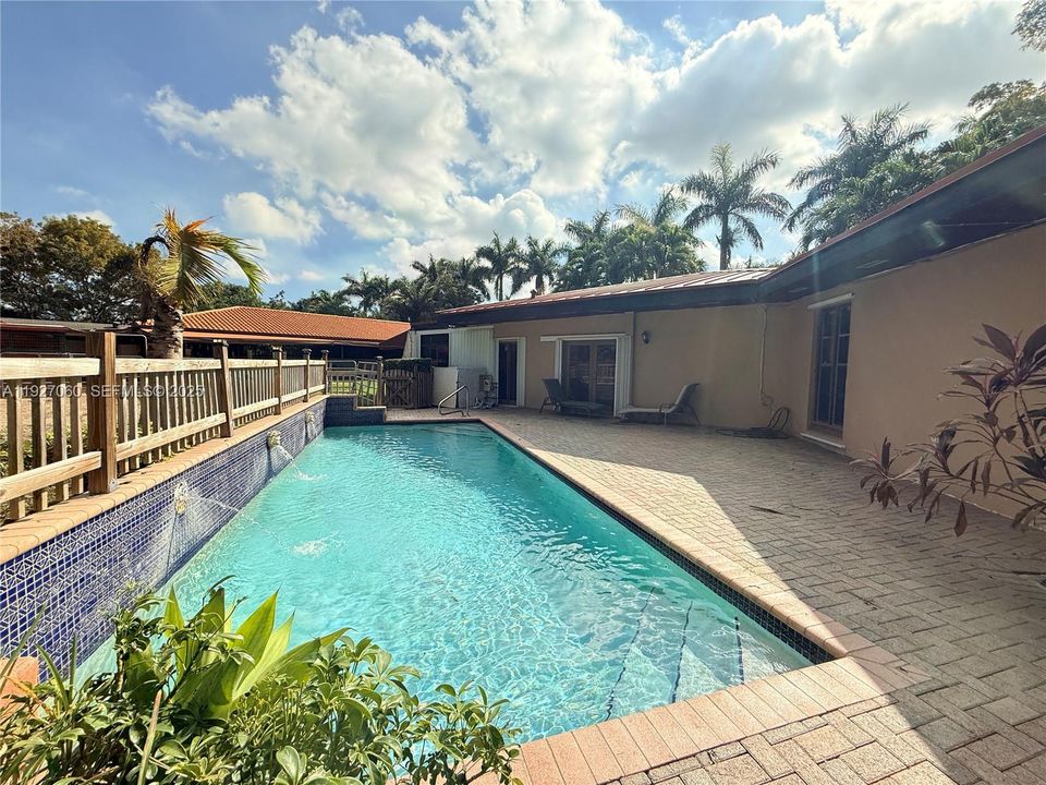 В аренду: $13,000 (4 спален, 3 ванн, 4260 Квадратных фут)