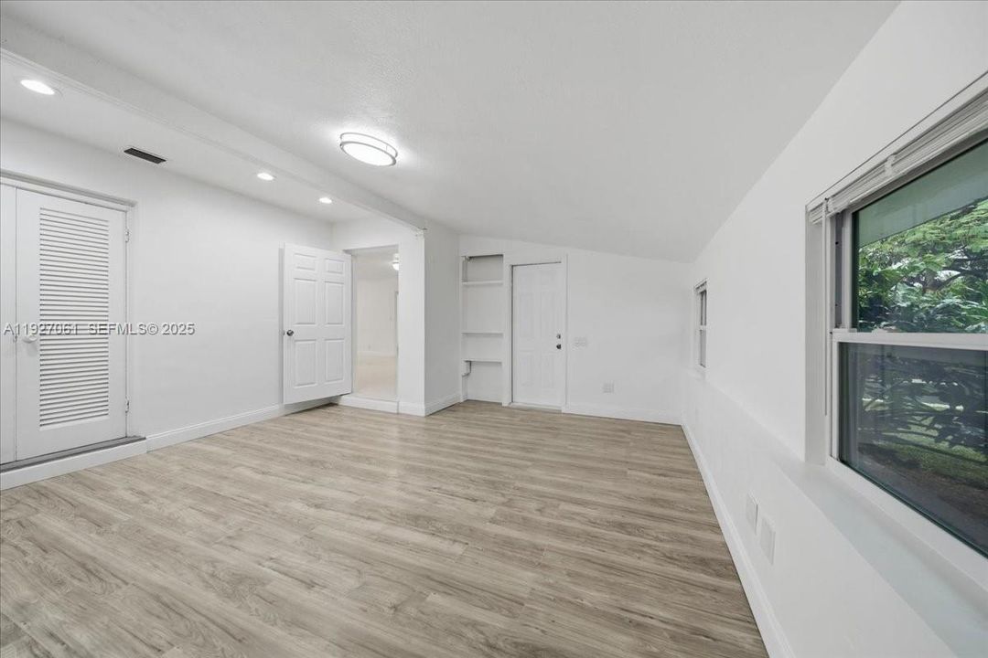 For Sale: $499,000 (3 beds, 2 baths, 1384 Square Feet)