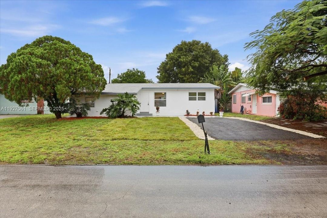 For Sale: $499,000 (3 beds, 2 baths, 1384 Square Feet)