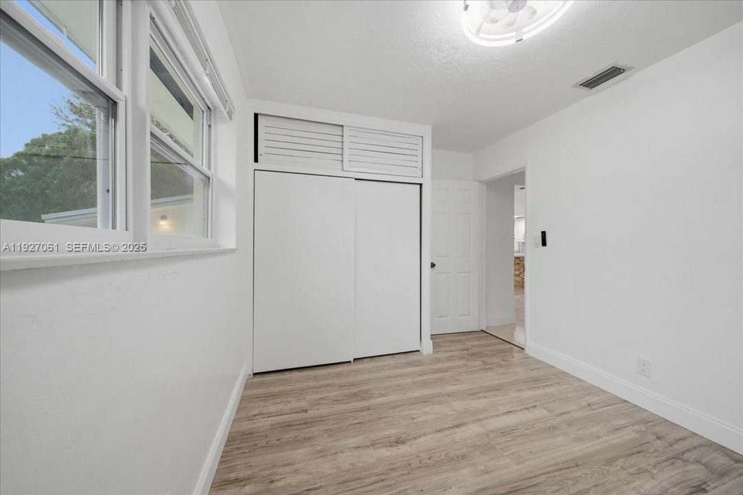 For Sale: $499,000 (3 beds, 2 baths, 1384 Square Feet)