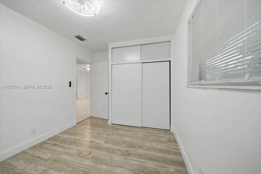 For Sale: $499,000 (3 beds, 2 baths, 1384 Square Feet)