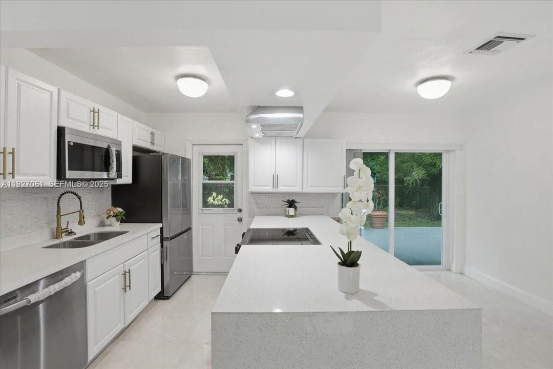 For Sale: $499,000 (3 beds, 2 baths, 1384 Square Feet)