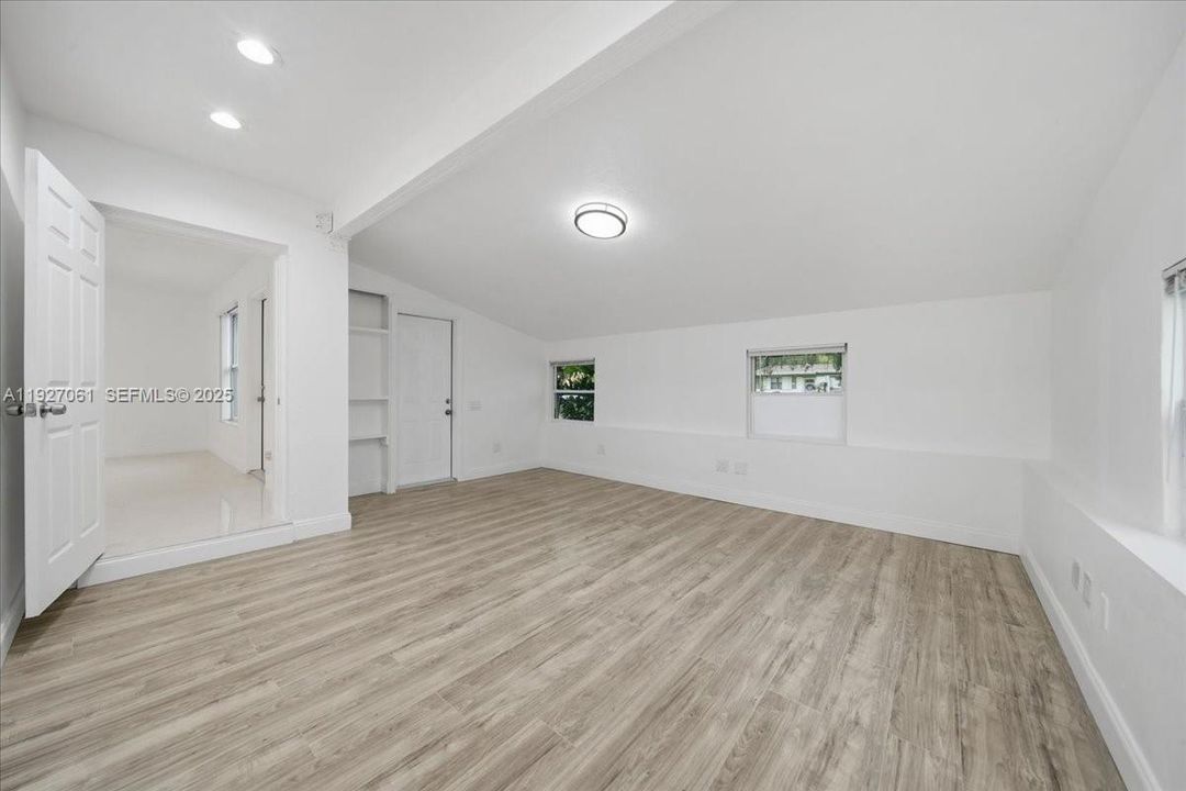 For Sale: $499,000 (3 beds, 2 baths, 1384 Square Feet)