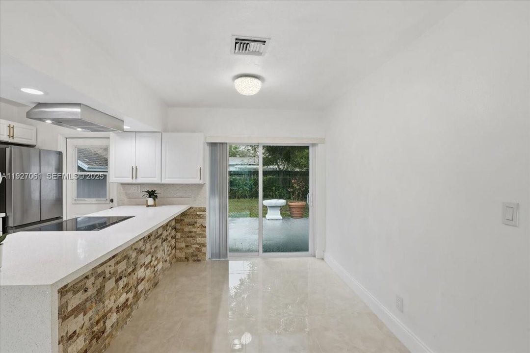 For Sale: $499,000 (3 beds, 2 baths, 1384 Square Feet)