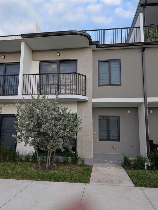 For Rent: $2,650 (4 beds, 3 baths, 1398 Square Feet)