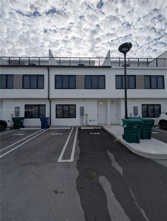 For Rent: $2,650 (4 beds, 3 baths, 1398 Square Feet)