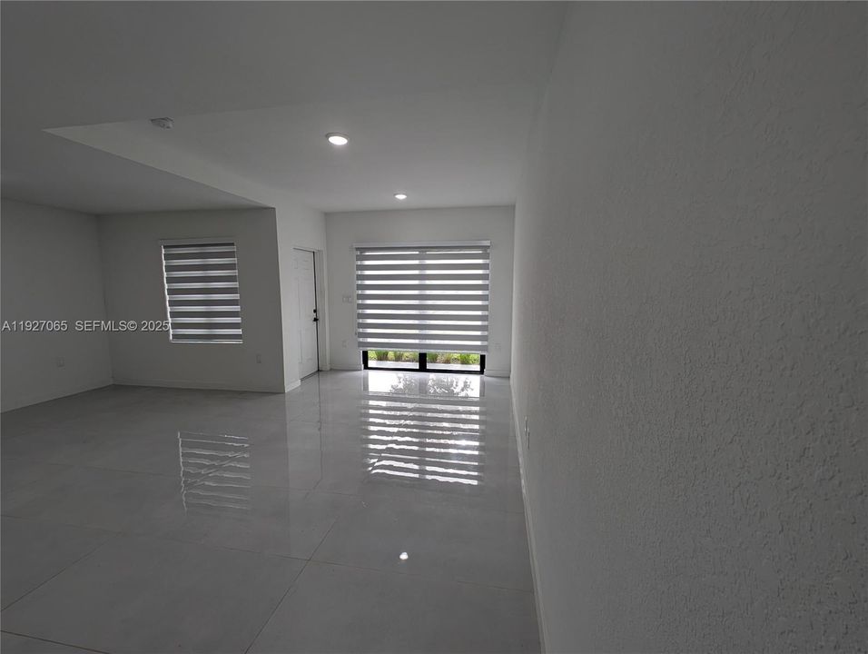 For Rent: $2,650 (4 beds, 3 baths, 1398 Square Feet)