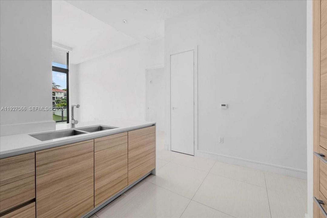 En Venta: $1,270,000 (2 camas, 3 baños, 1400 Pies cuadrados)