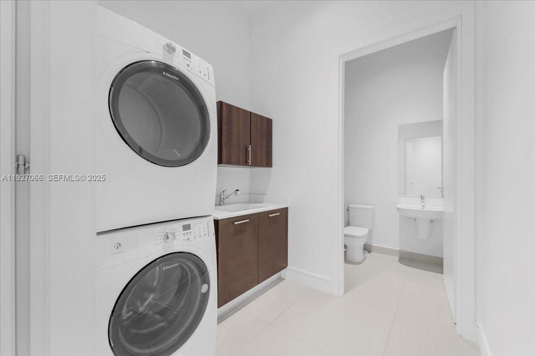 En Venta: $1,270,000 (2 camas, 3 baños, 1400 Pies cuadrados)