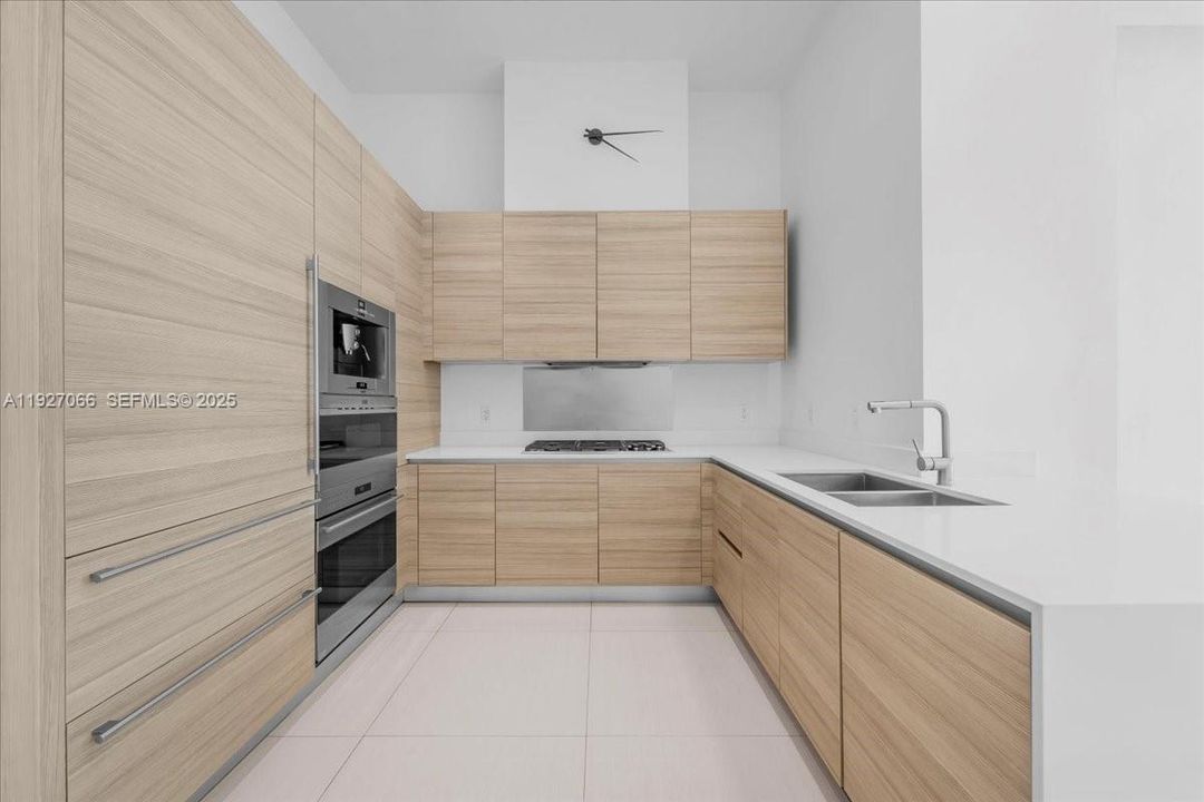 En Venta: $1,270,000 (2 camas, 3 baños, 1400 Pies cuadrados)