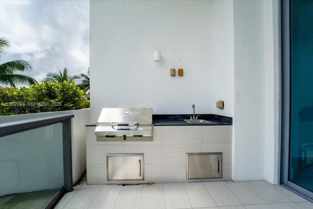 En Venta: $1,270,000 (2 camas, 3 baños, 1400 Pies cuadrados)