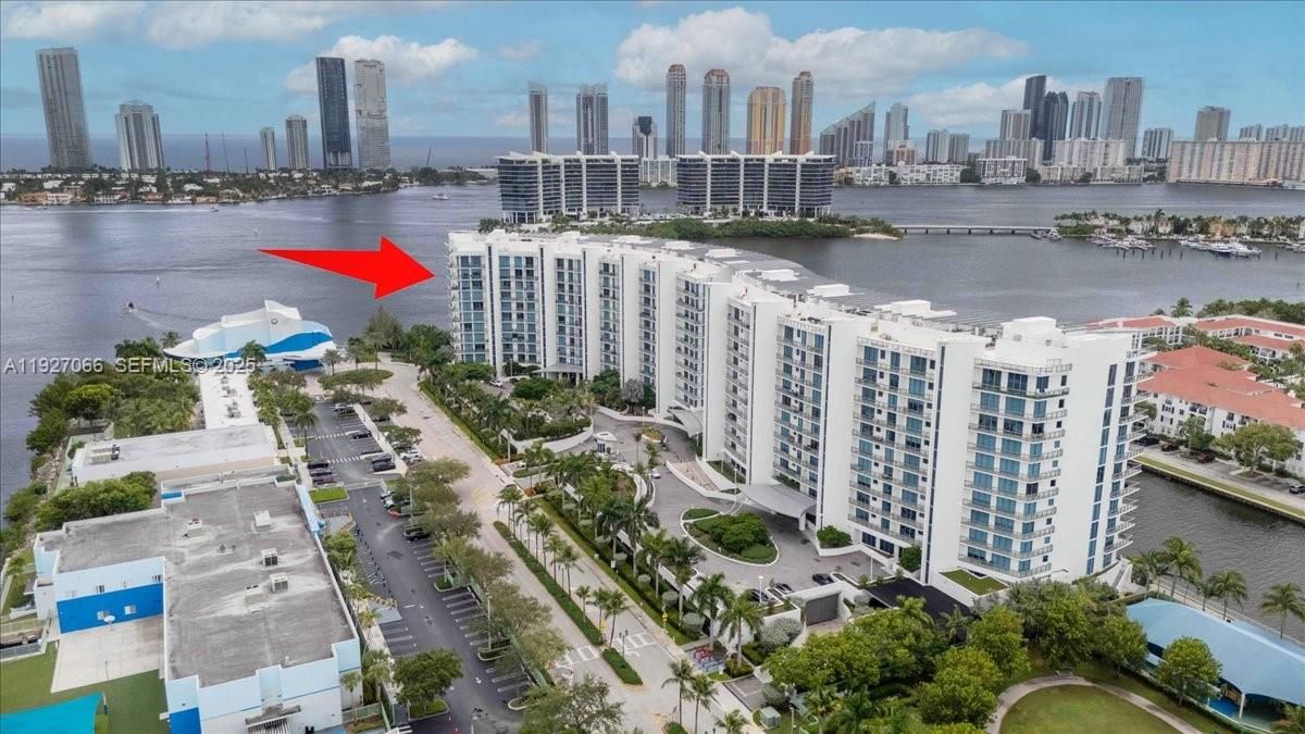 En Venta: $1,270,000 (2 camas, 3 baños, 1400 Pies cuadrados)