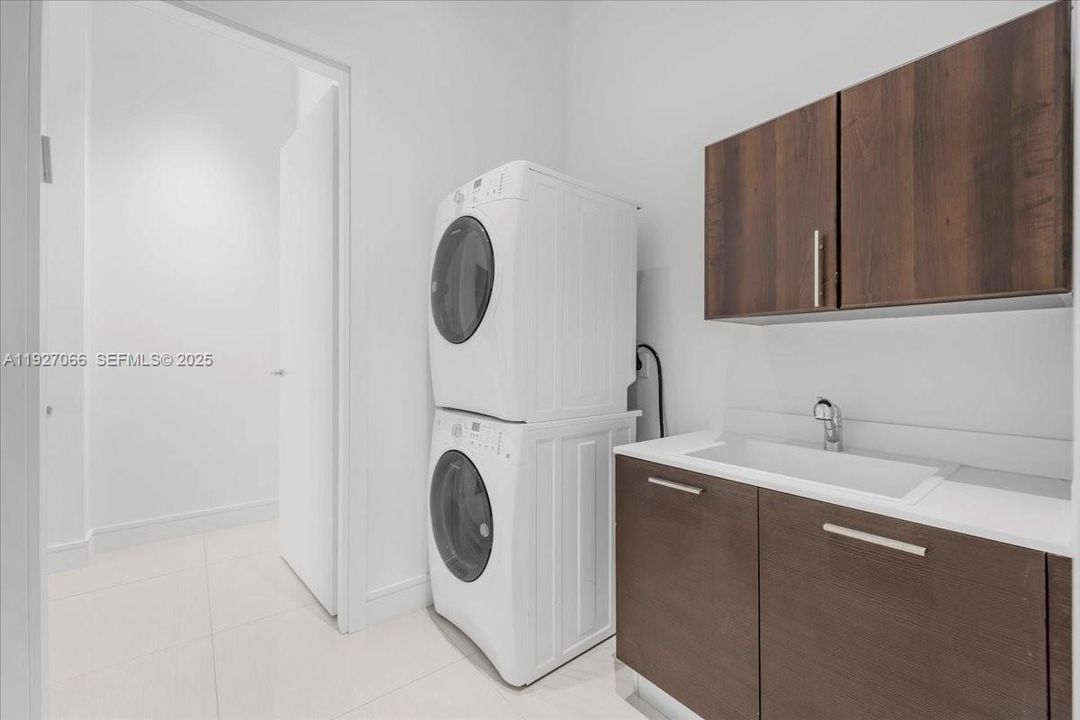 En Venta: $1,270,000 (2 camas, 3 baños, 1400 Pies cuadrados)