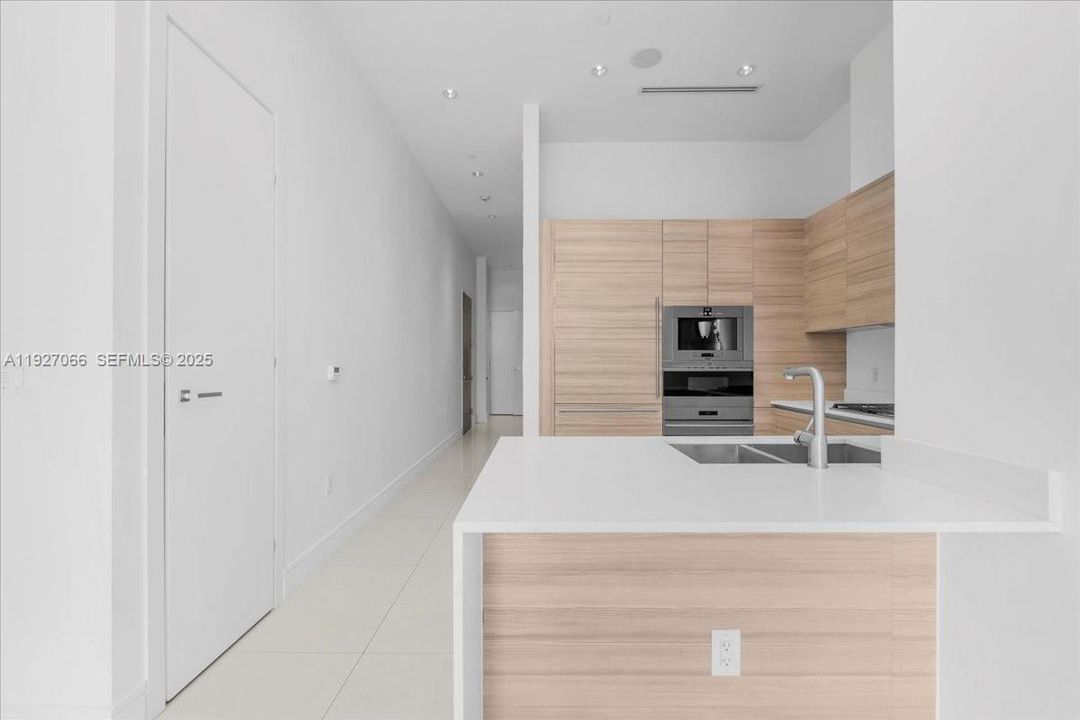 En Venta: $1,270,000 (2 camas, 3 baños, 1400 Pies cuadrados)