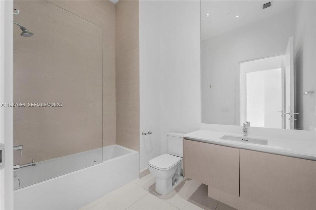 En Venta: $1,270,000 (2 camas, 3 baños, 1400 Pies cuadrados)