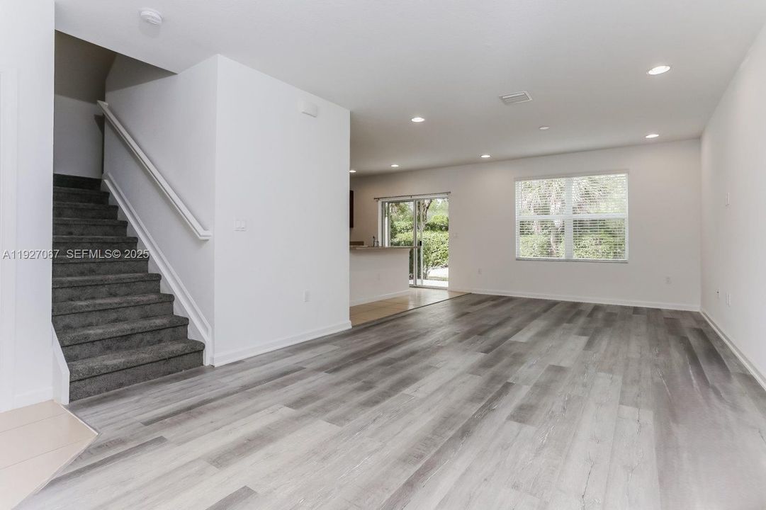 出租: $2,249 (3 贝兹, 2 浴室, 1477 平方英尺)