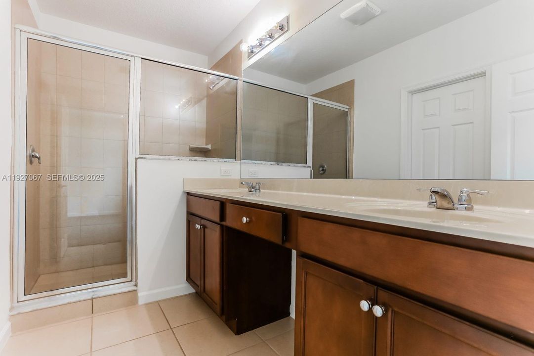 出租: $2,249 (3 贝兹, 2 浴室, 1477 平方英尺)