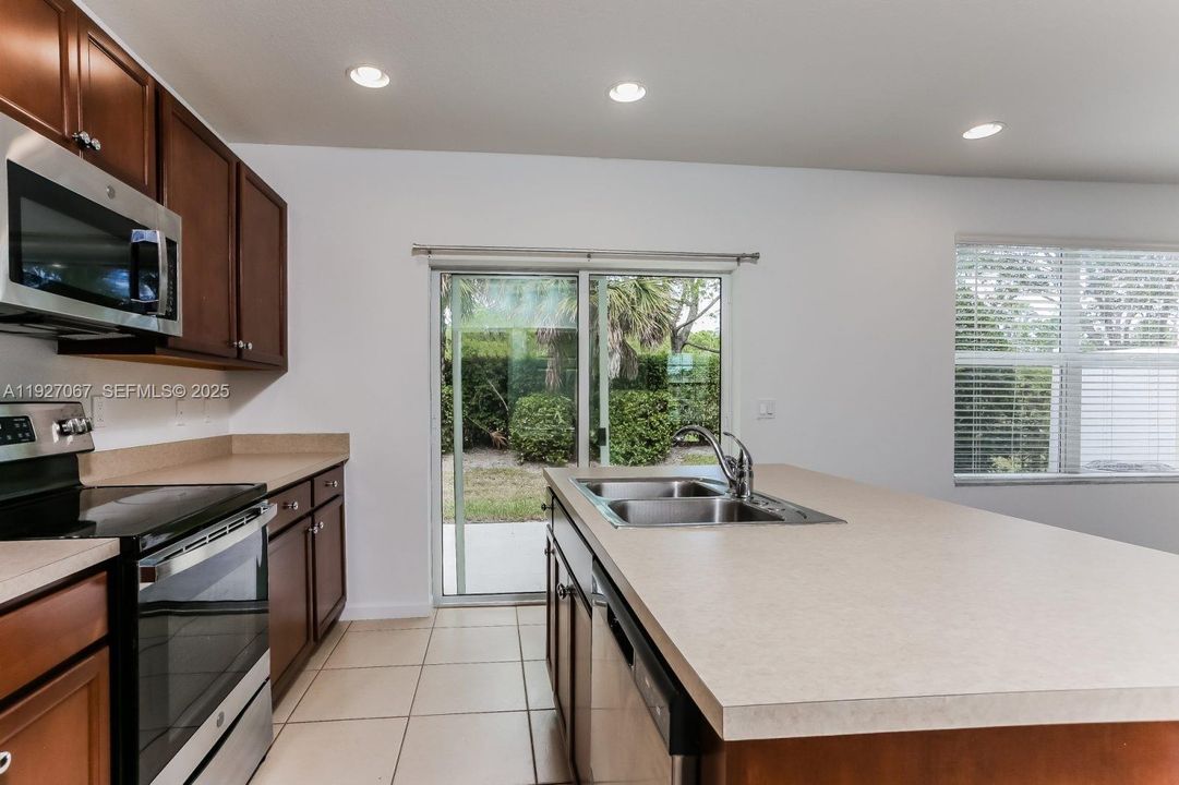 出租: $2,249 (3 贝兹, 2 浴室, 1477 平方英尺)