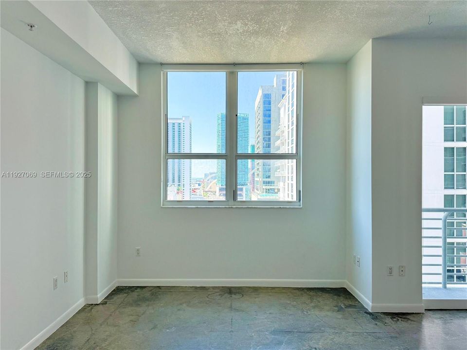 For Sale: $319,900 (1 beds, 1 baths, 651 Square Feet)