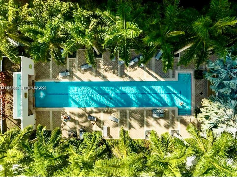 For Sale: $319,900 (1 beds, 1 baths, 651 Square Feet)