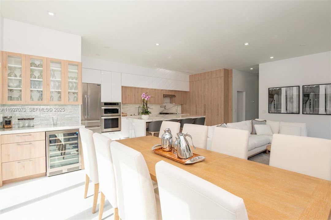 En Venta: $3,000,000 (5 camas, 5 baños, 2884 Pies cuadrados)