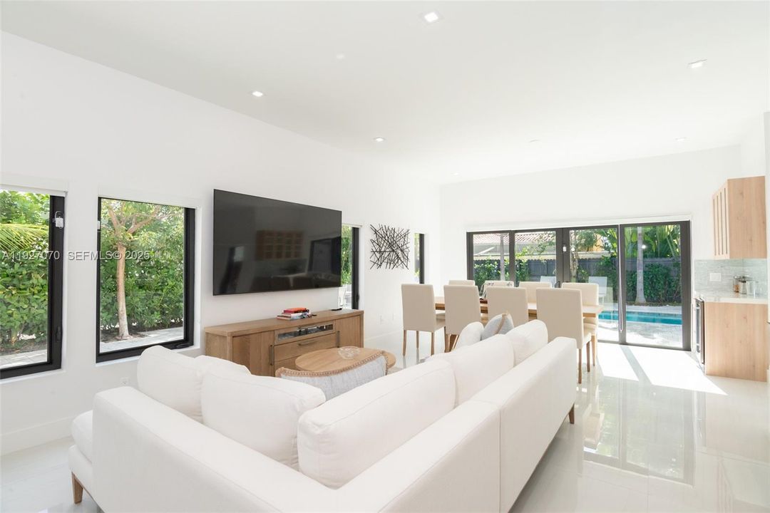 En Venta: $3,000,000 (5 camas, 5 baños, 2884 Pies cuadrados)