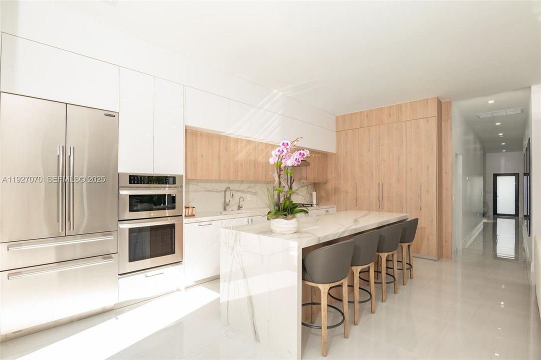 En Venta: $3,000,000 (5 camas, 5 baños, 2884 Pies cuadrados)