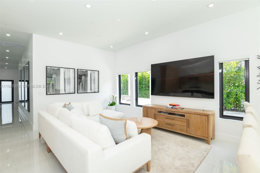 En Venta: $3,000,000 (5 camas, 5 baños, 2884 Pies cuadrados)