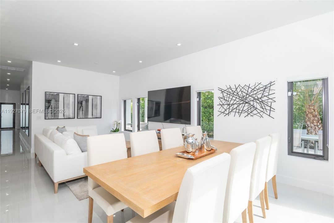 En Venta: $3,000,000 (5 camas, 5 baños, 2884 Pies cuadrados)