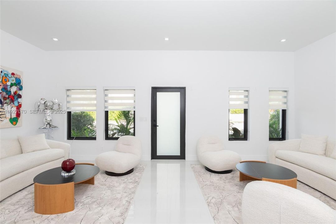 En Venta: $3,000,000 (5 camas, 5 baños, 2884 Pies cuadrados)